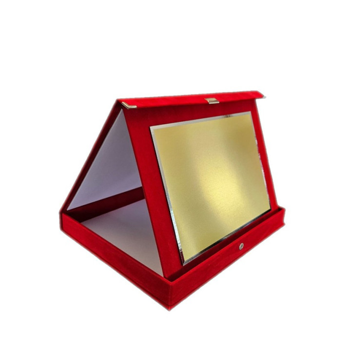 Targa in alluminio color oro cm 18 x 13 con astuccio in velluto rosso