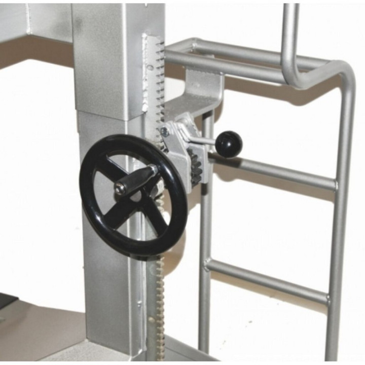 Volleyball referee stage with adjustable height and wheels
