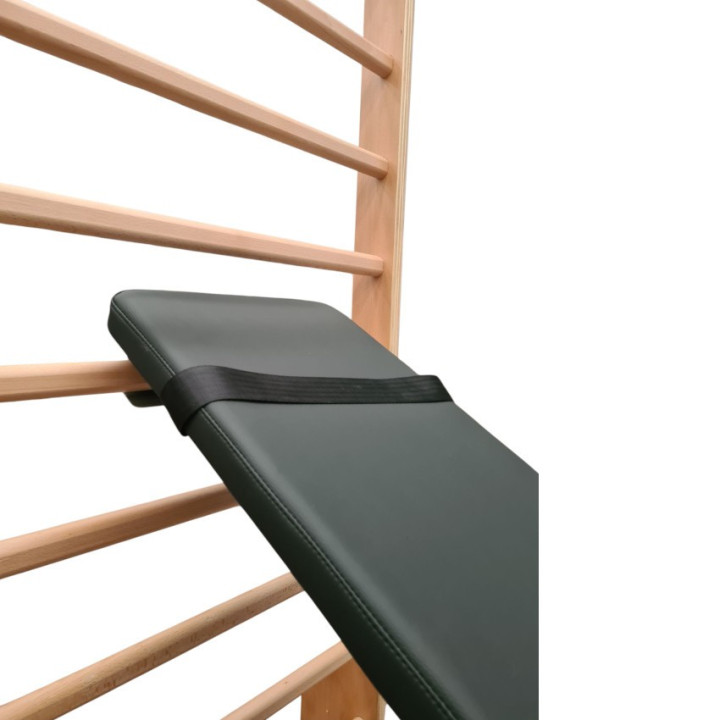 Abdominal bench attachable to the Swedish backrest model with strap