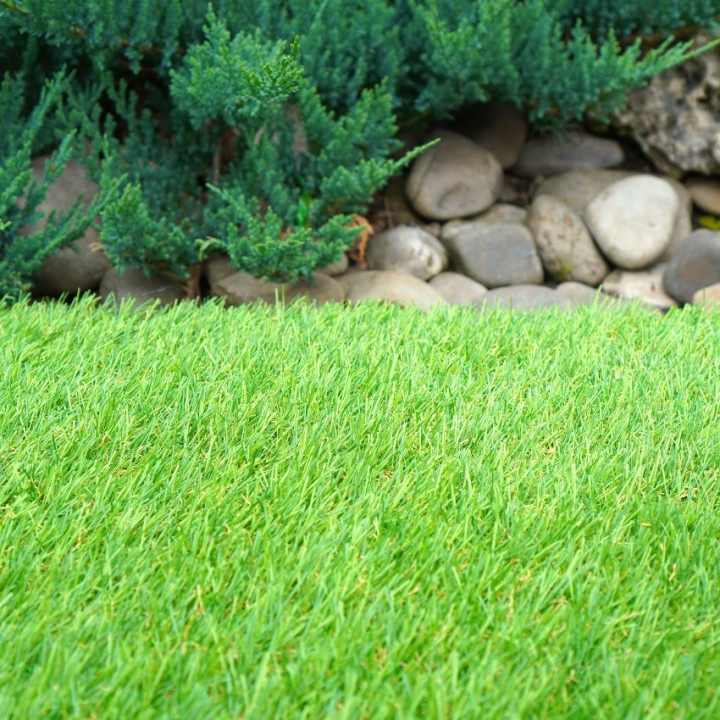 Decorative synthetic grass covering with 40mm yarn. Euro 16.60 per m²