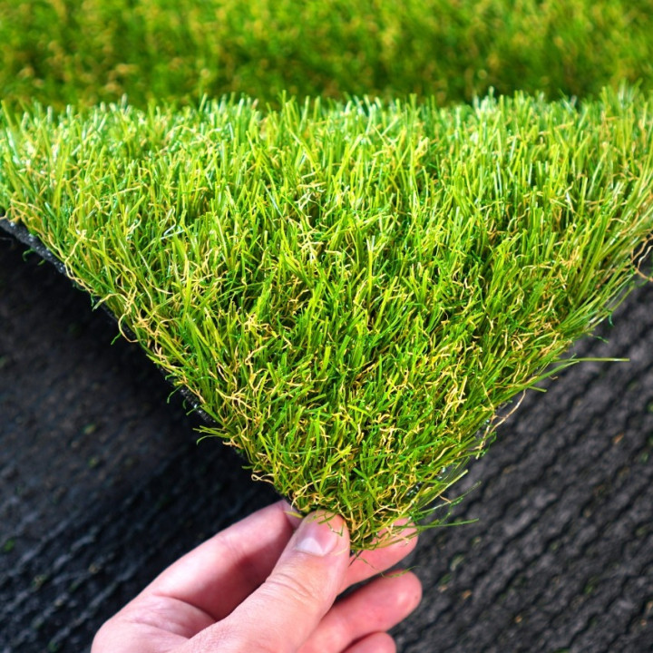 Decorative synthetic grass covering with 30mm yarn. Euro 13.55 per m²