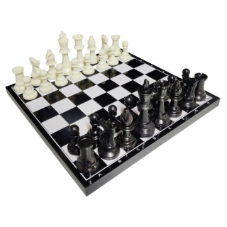 Wooden chessboard complete with tournament chess