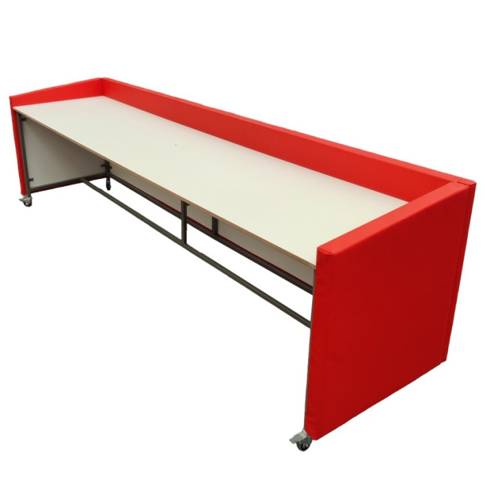 Judges' table with 3 meter accident prevention protection