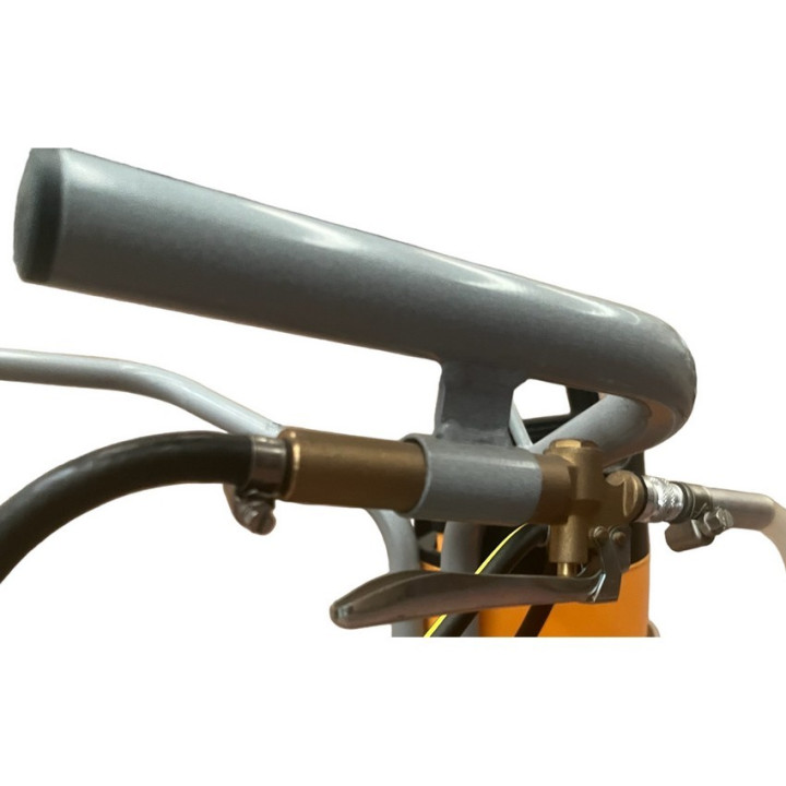 Trolley draws manual spray lines with ecological paint